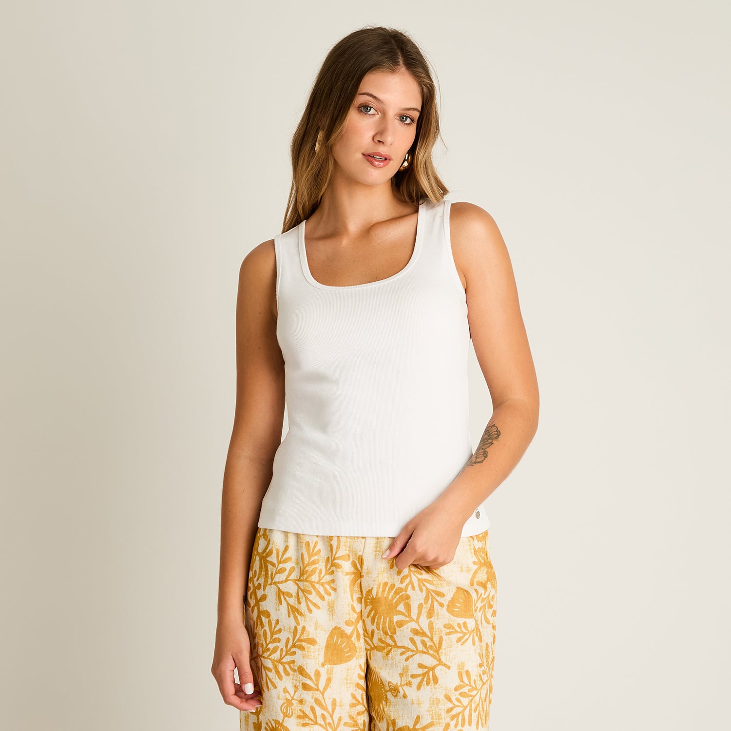 Polera Blanco Sin Mangas Elasticidad Media Sin Forro Calce Ajustado